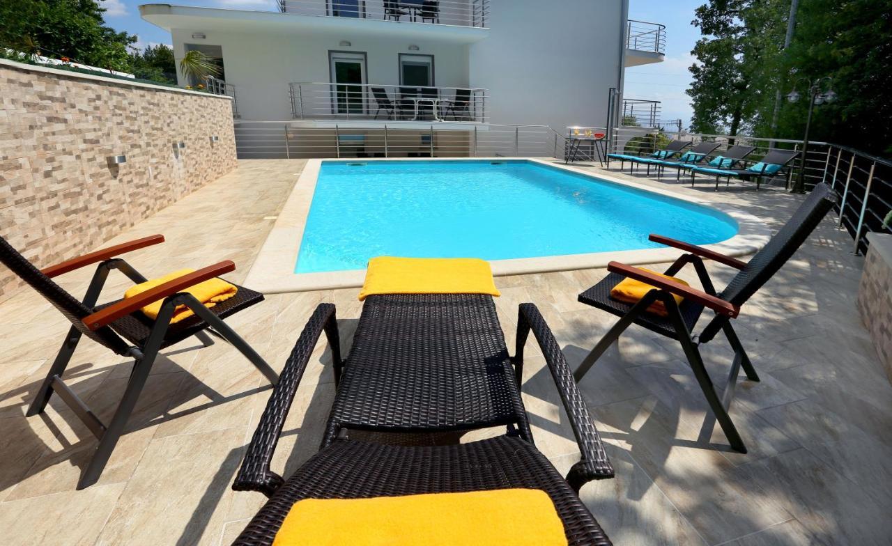 Apartment Dragi With Pool, Sauna, & Whirlpool *