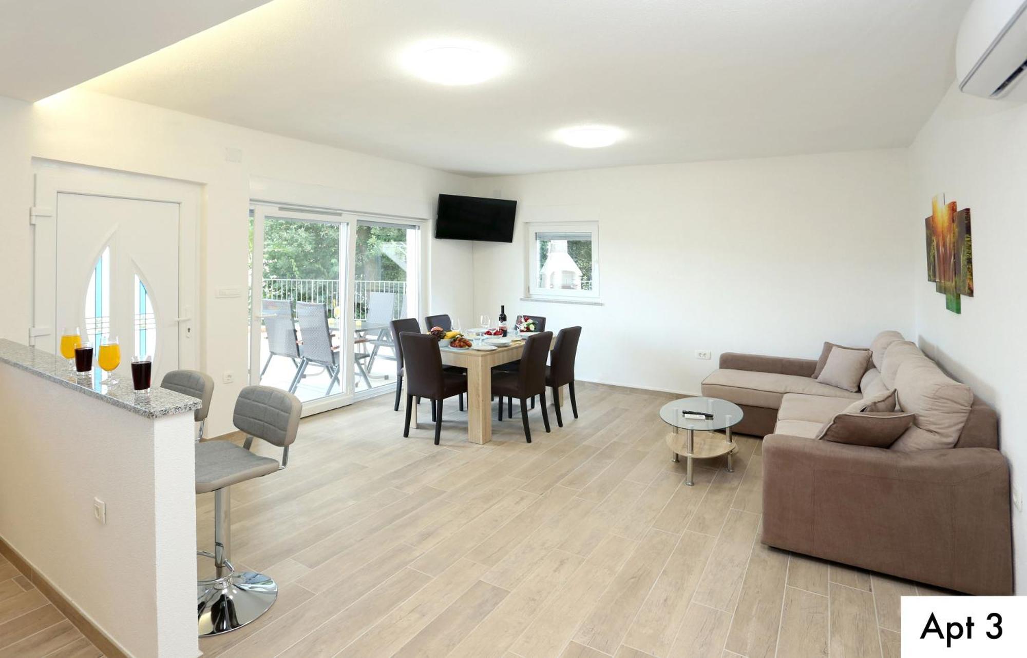 Dragi With Pool, Sauna, & Whirlpool Apartment