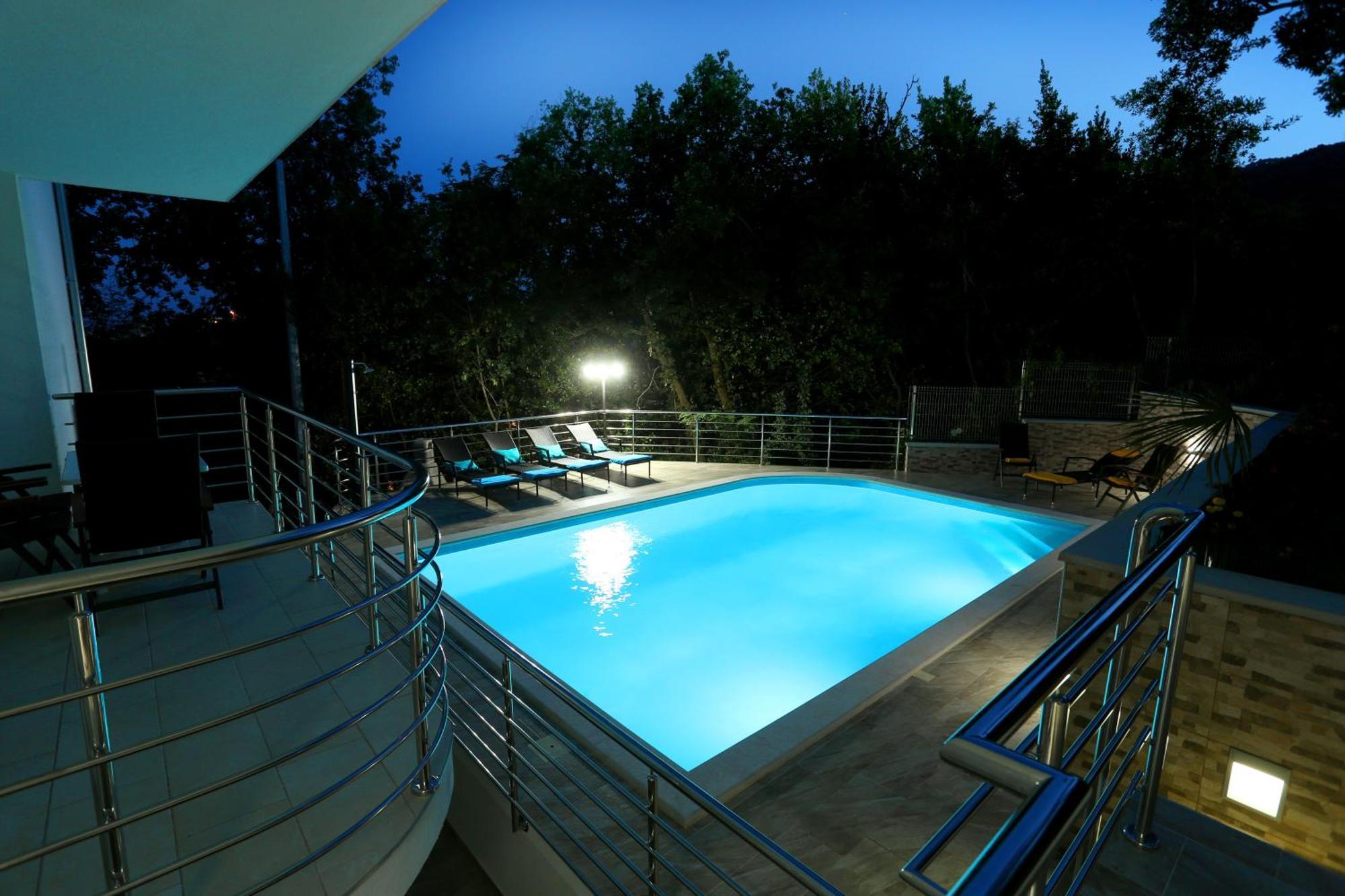 Apartment Dragi With Pool, Sauna, & Whirlpool
