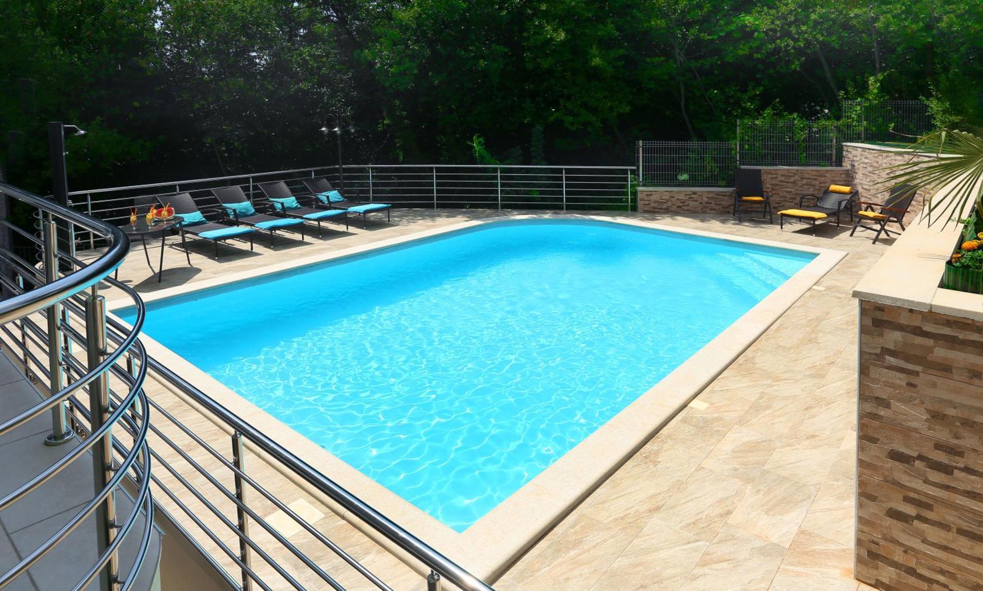 Dragi With Pool, Sauna, & Whirlpool *