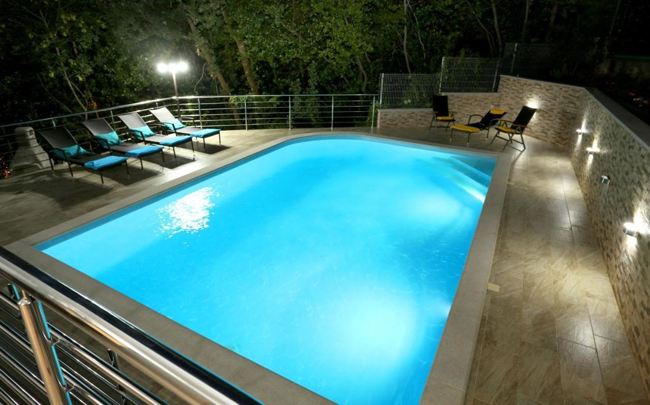 Dragi With Pool, Sauna, & Whirlpool *